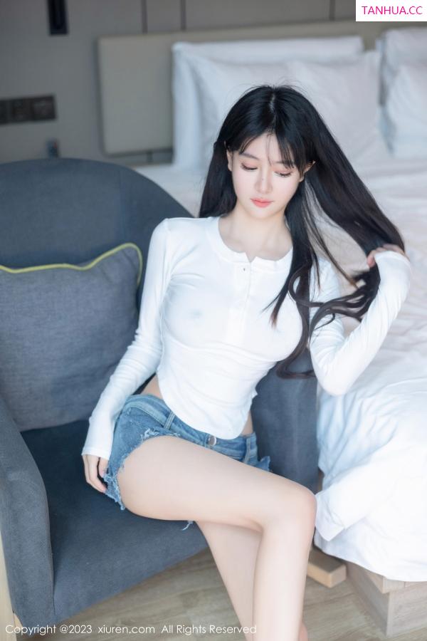   [XiuRen]高清写真图 2023.06.30 No.7010 幼幼 清纯美腿第14张图片